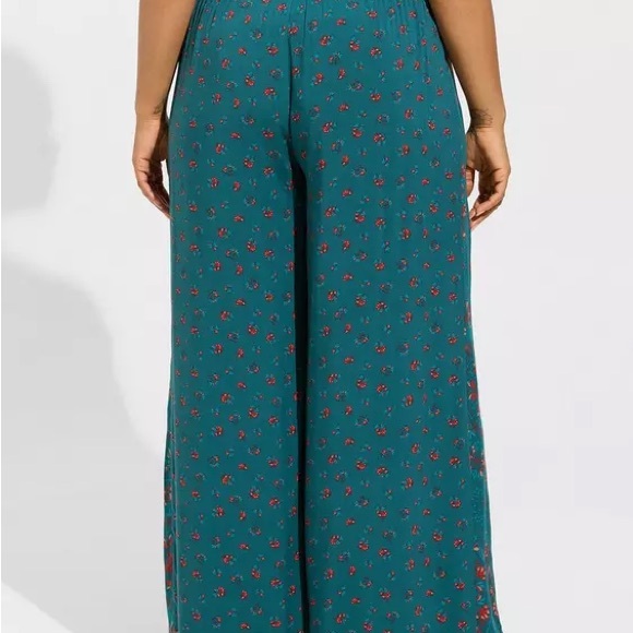 Torrid NWT Pull-On Wide Leg Challis Smocked Waist High-Rise Pant in Deep Teal - Picture 3 of 6